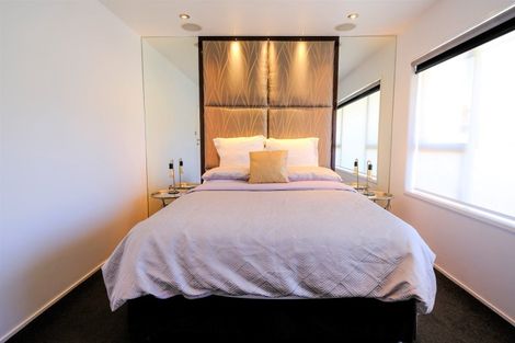 Photo of property in 98 Grande Vue Road, Hillpark, Auckland, 2102