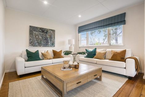 Photo of property in 33 Muir Avenue, Mangere Bridge, Auckland, 2022