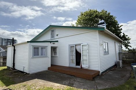 Photo of property in 11 Clayburn Road, Glen Eden, Auckland, 0602