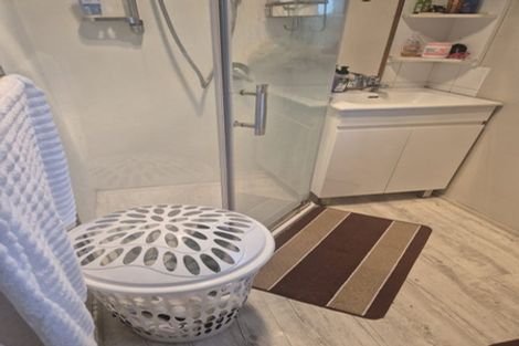 Photo of property in 2/5a Camp Road, Mount Wellington, Auckland, 1062