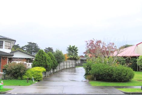 Photo of property in 15 Pinewood Grove, Botany Downs, Auckland, 2010