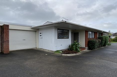 Photo of property in 2/76 Wellington Street, Howick, Auckland, 2014