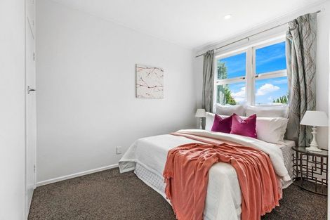 Photo of property in 1 Normandy Place, Henderson, Auckland, 0610