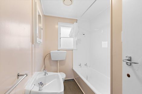 Photo of property in 4-6 Dix Crescent, Riversdale, Blenheim, 7201