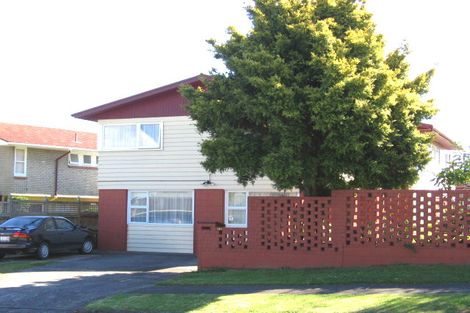 Photo of property in 140 Hutchinsons Road, Bucklands Beach, Auckland, 2014