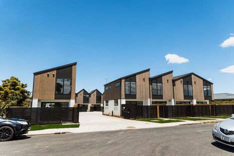 Photo of property in 16/12 Tawa Road, Te Atatu Peninsula, Auckland, 0610