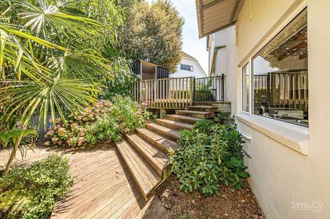 Photo of property in 2 Burtts Road, Durie Hill, Whanganui, 4500