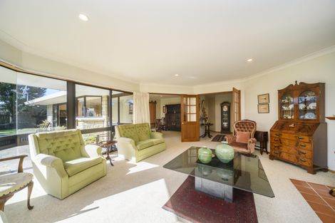 Photo of property in 16 Durham Crescent, Palmerston North, 4414