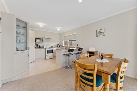 Photo of property in Rangeview Villas, 24/9 Fuller Close, Levin, 5510