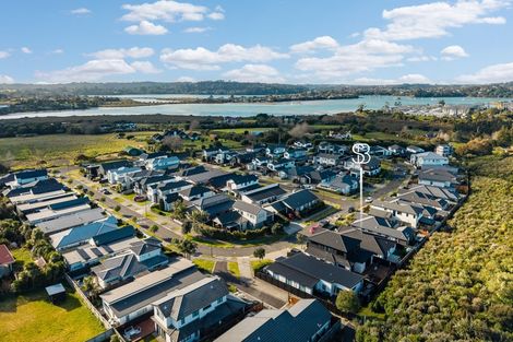 Photo of property in 33 Makete Crescent, Hobsonville, Auckland, 0618