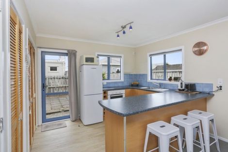 Photo of property in 393 Carrington Street, Upper Vogeltown, New Plymouth, 4310