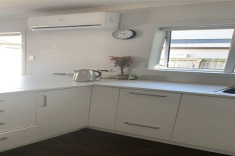 Photo of property in 16 Evans Road, Weymouth, Auckland, 2103