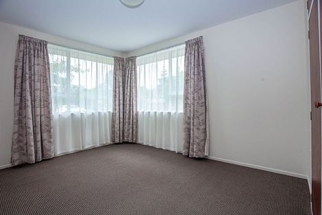 Photo of property in 28 Royal Park Drive, Parklands, Christchurch, 8083