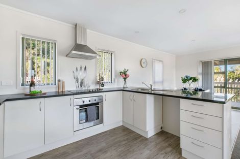 Photo of property in 32 Riverhaven Drive, Wade Heads, Whangaparaoa, 0932