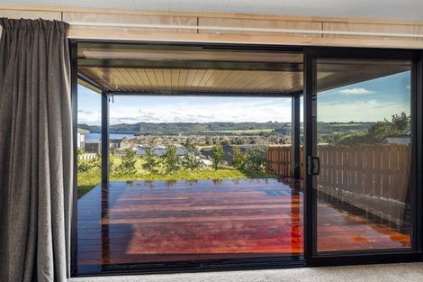 Photo of property in 11 Blackhawk Close, Kinloch, 3377