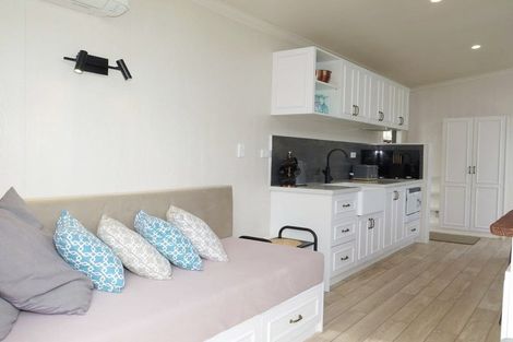 Photo of property in 10 Cross Street, Raglan, 3225