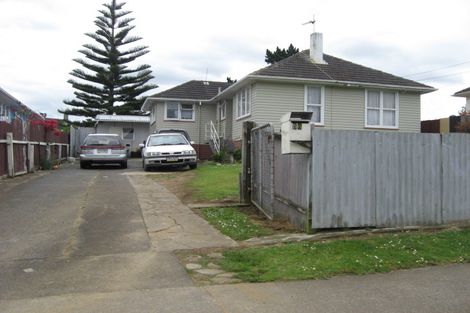 Photo of property in 56 Plumley Crescent, Mangere, Auckland, 2022