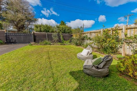 Photo of property in 10 Marie Crescent, Te Atatu South, Auckland, 0610