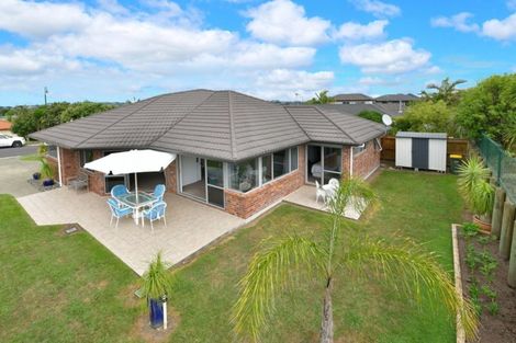 Photo of property in 24 Chesterfield Way, Orewa, 0931