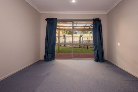 Photo of property in 42 Mandeville Place, Unsworth Heights, Auckland, 0632