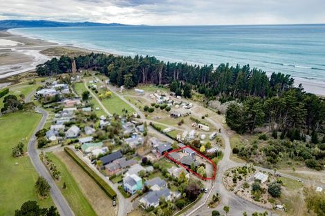 Photo of property in 1 Beach Crescent, Waikuku Beach, 7473