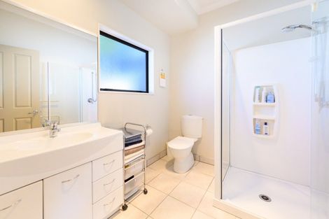 Photo of property in 48 Johnstone Drive, Fitzherbert, Palmerston North, 4410