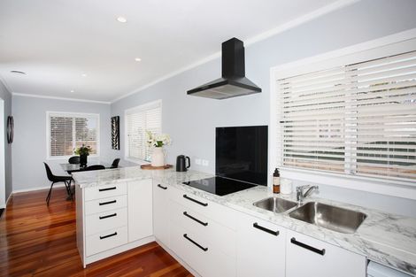 Photo of property in 21 View Road, Papakura, 2110