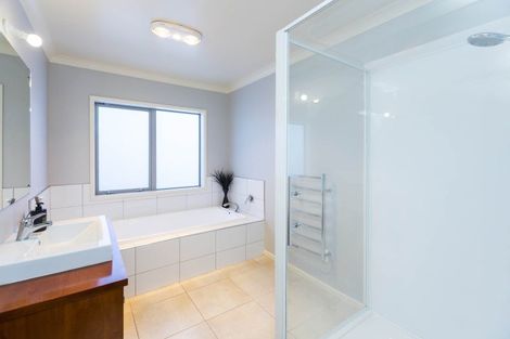 Photo of property in 118 Kirton Drive, Riverstone Terraces, Upper Hutt, 5018