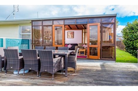 Photo of property in 13 Dunstall Place, Mangere Bridge, Auckland, 2022