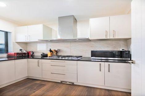 Photo of property in 2 Platinum Rise, Ranui, Auckland, 0612