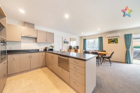 Photo of property in 32 Woodland Mews, Wainuiomata, Lower Hutt, 5014