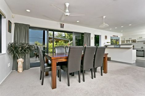 Photo of property in 2/182 Queen Street, Northcote Point, Auckland, 0627