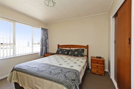 Photo of property in 16 Oxford Street, Taradale, Napier, 4112