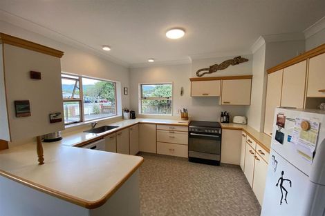 Photo of property in 214 Te Moana Road, Waikanae, 5036