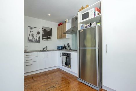 Photo of property in 24 Seaview Road, Piha, New Lynn, 0772