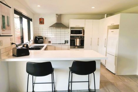 Photo of property in 16 Roto View, One Tree Point, 0118