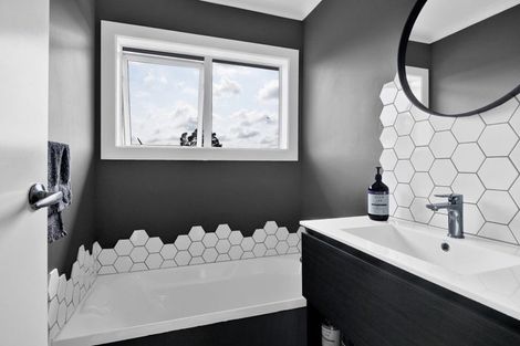 Photo of property in 12 Rennell Street, Frankleigh Park, New Plymouth, 4310