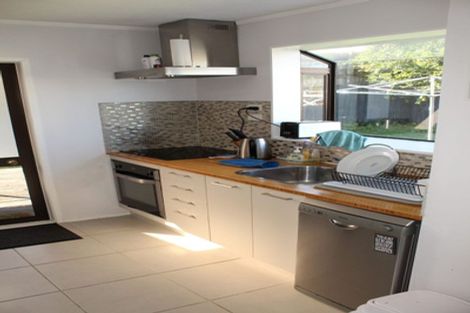 Photo of property in 1/9 Thistledew Place, Bayview, Auckland, 0629