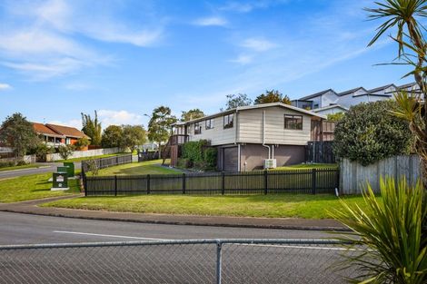 Photo of property in 5 Elizabeth Drive, West Harbour, Auckland, 0618
