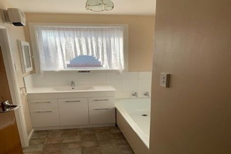 Photo of property in 17 Davidson Crescent, Hornby, Christchurch, 8042