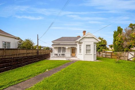 Photo of property in 118 Mokoia Road, Chatswood, Auckland, 0626