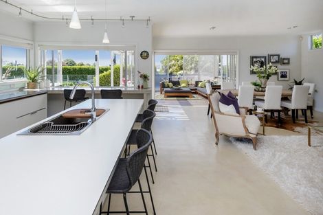 Photo of property in 42 Manor Park, Sunnyhills, Auckland, 2010