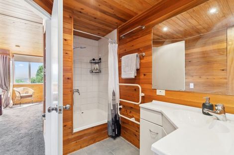 Photo of property in 3 Countess Close, Maupuia, Wellington, 6022