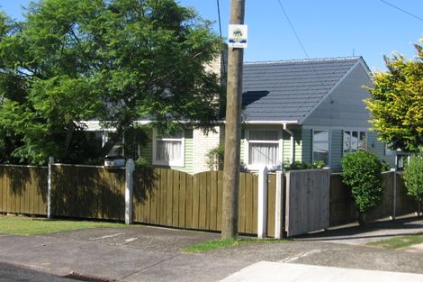 Photo of property in 19 Kohekohe Street, New Lynn, Auckland, 0600