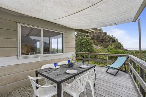 Photo of property in 36 North Piha Road, Piha, 0772