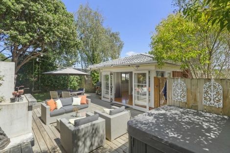 Photo of property in 2/526 Beach Road, Murrays Bay, Auckland, 0630