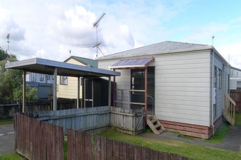 Photo of property in 37 Solveig Place, Randwick Park, Auckland, 2105