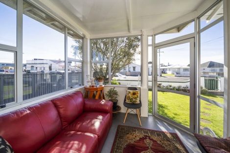 Photo of property in 17 Grey Street, Hawera, 4610