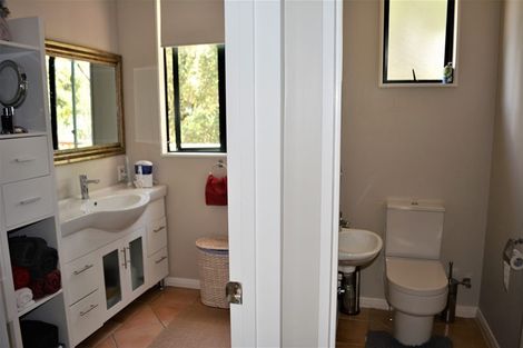 Photo of property in 6 David Beattie Place, Chatswood, Auckland, 0626