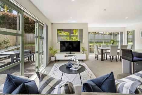 Photo of property in 15 Arirang Rise, Pinehill, Auckland, 0632